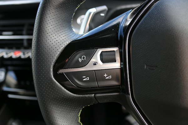 Used Peugeot 2008 2021 for sale - 76198288: Photo 11