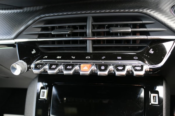 Used Peugeot 2008 2021 for sale - 76198288: Photo 17