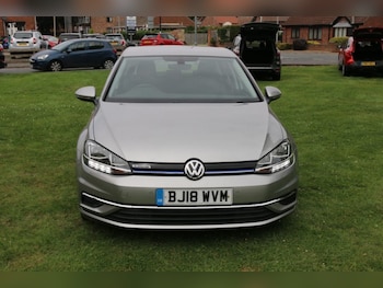 Used Volkswagen Golf 2018 for sale - 75560131: Photo