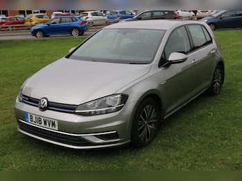 Used Volkswagen Golf 2018 for sale - 75560131: Photo