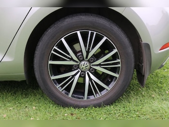 Used Volkswagen Golf 2018 for sale - 75560131: Photo