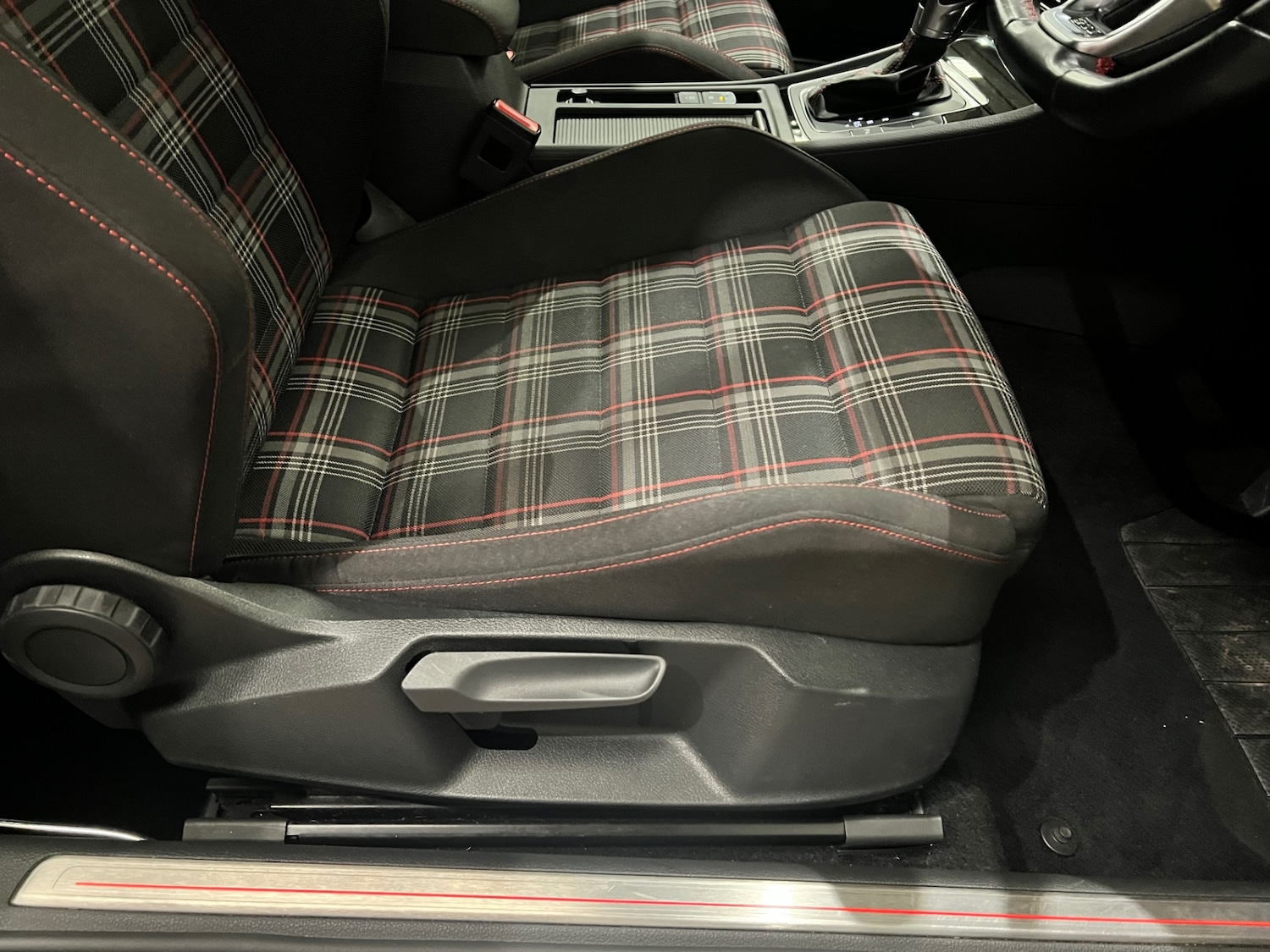 Used Volkswagen Golf 2018 for sale - 76243804: Photo 28