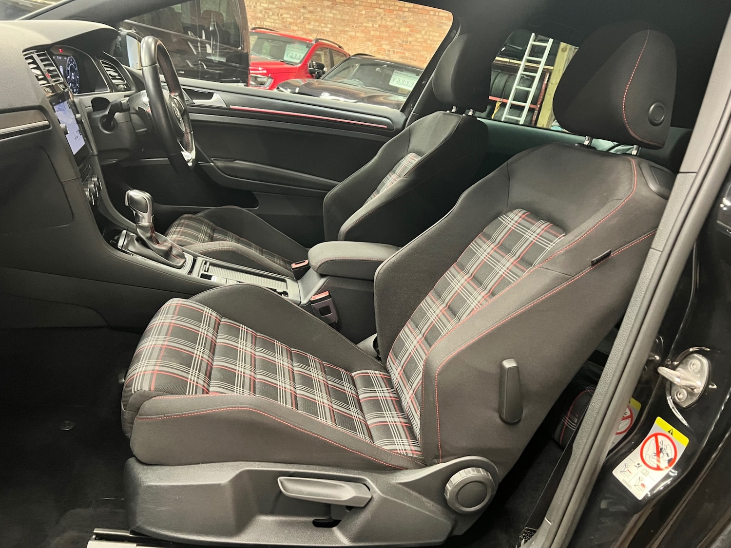 Used Volkswagen Golf 2018 for sale - 76243804: Photo 3