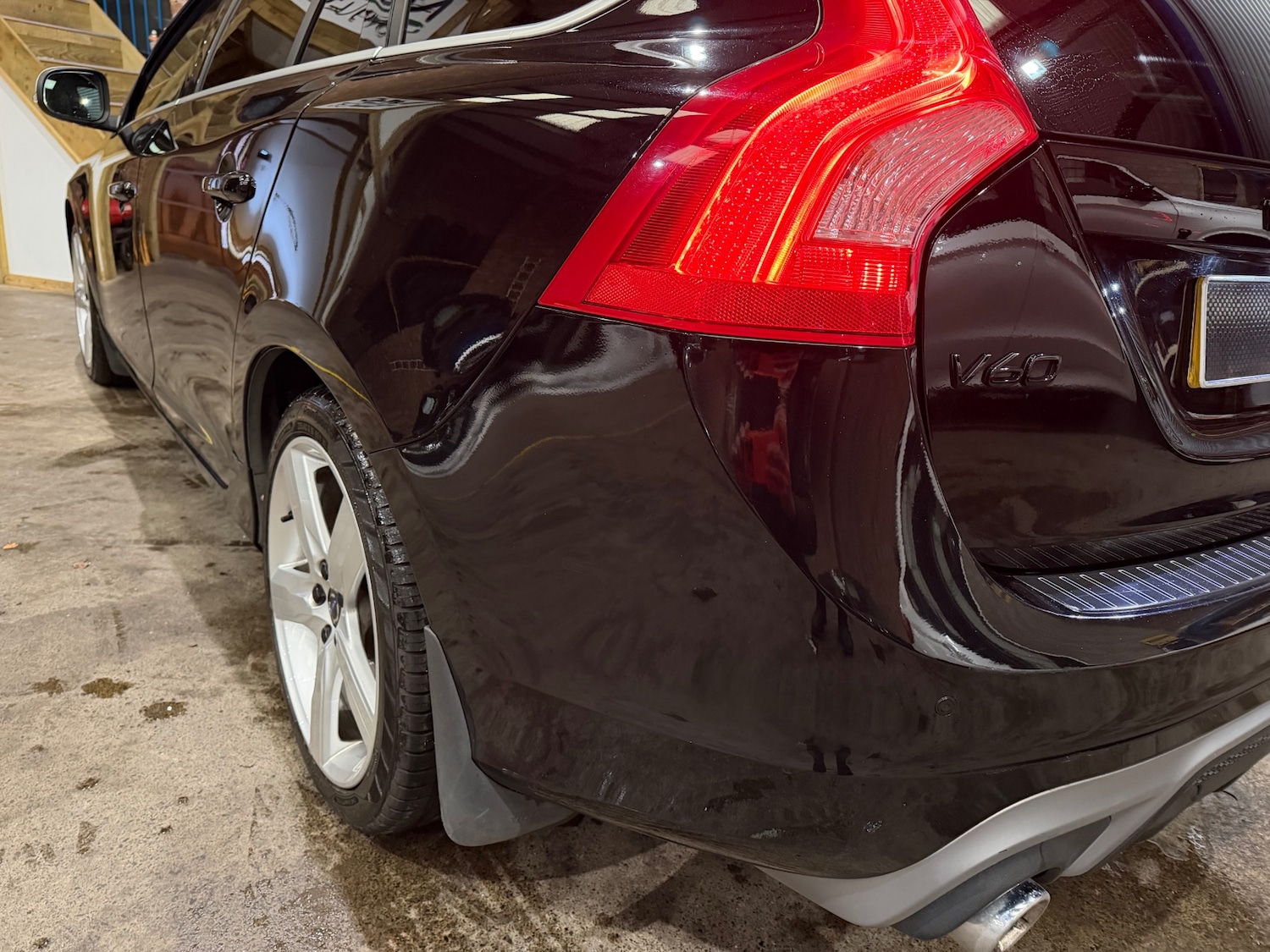 Used Volvo V60 2017 for sale - 77639403: Photo 17