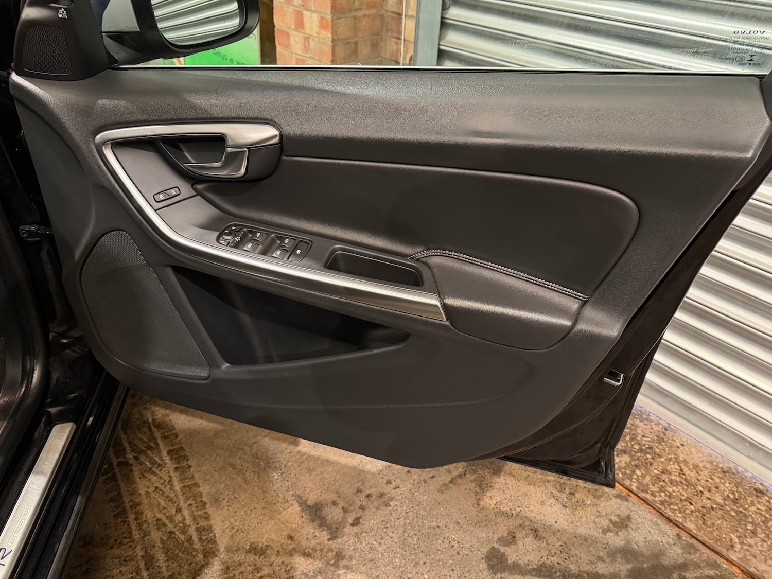 Used Volvo V60 2017 for sale - 77639403: Photo 25