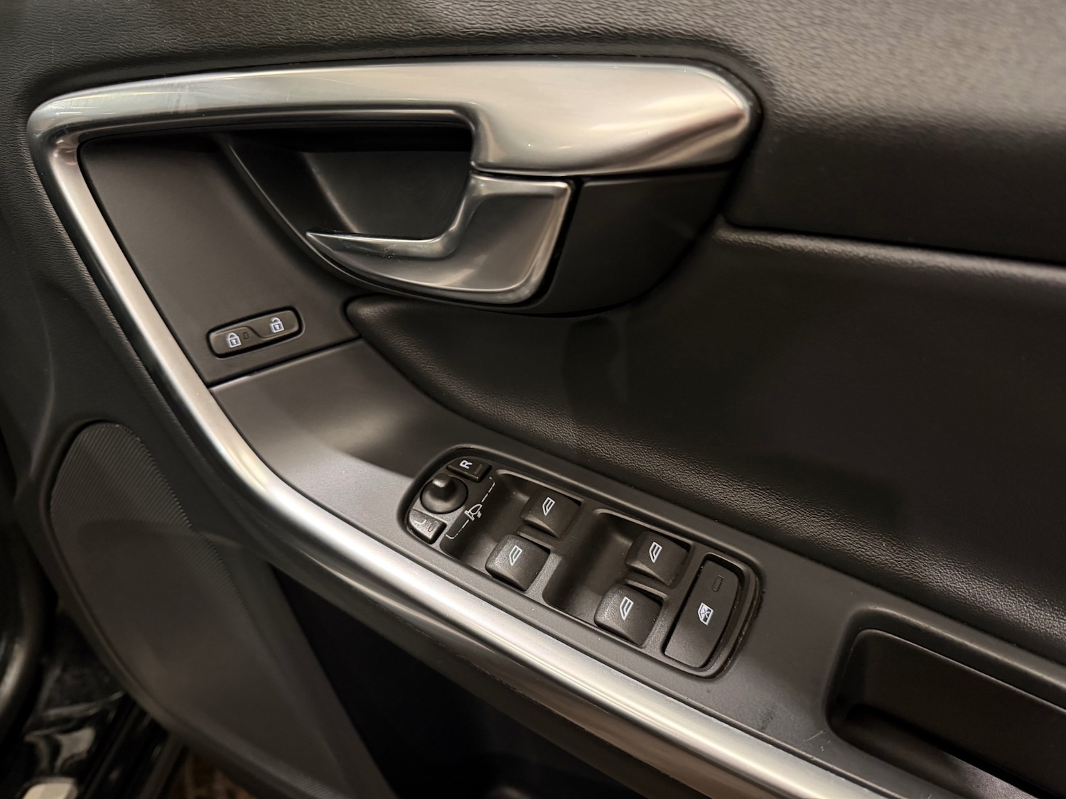 Used Volvo V60 2017 for sale - 77639403: Photo 26