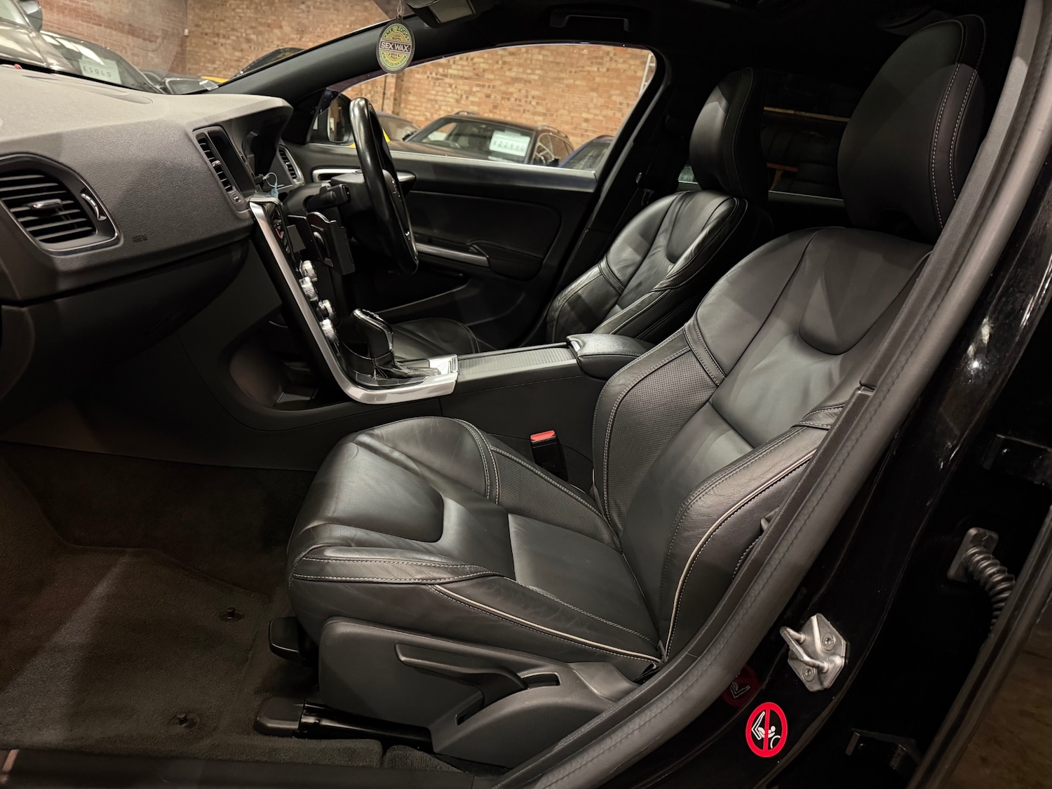 Used Volvo V60 2017 for sale - 77639403: Photo 3