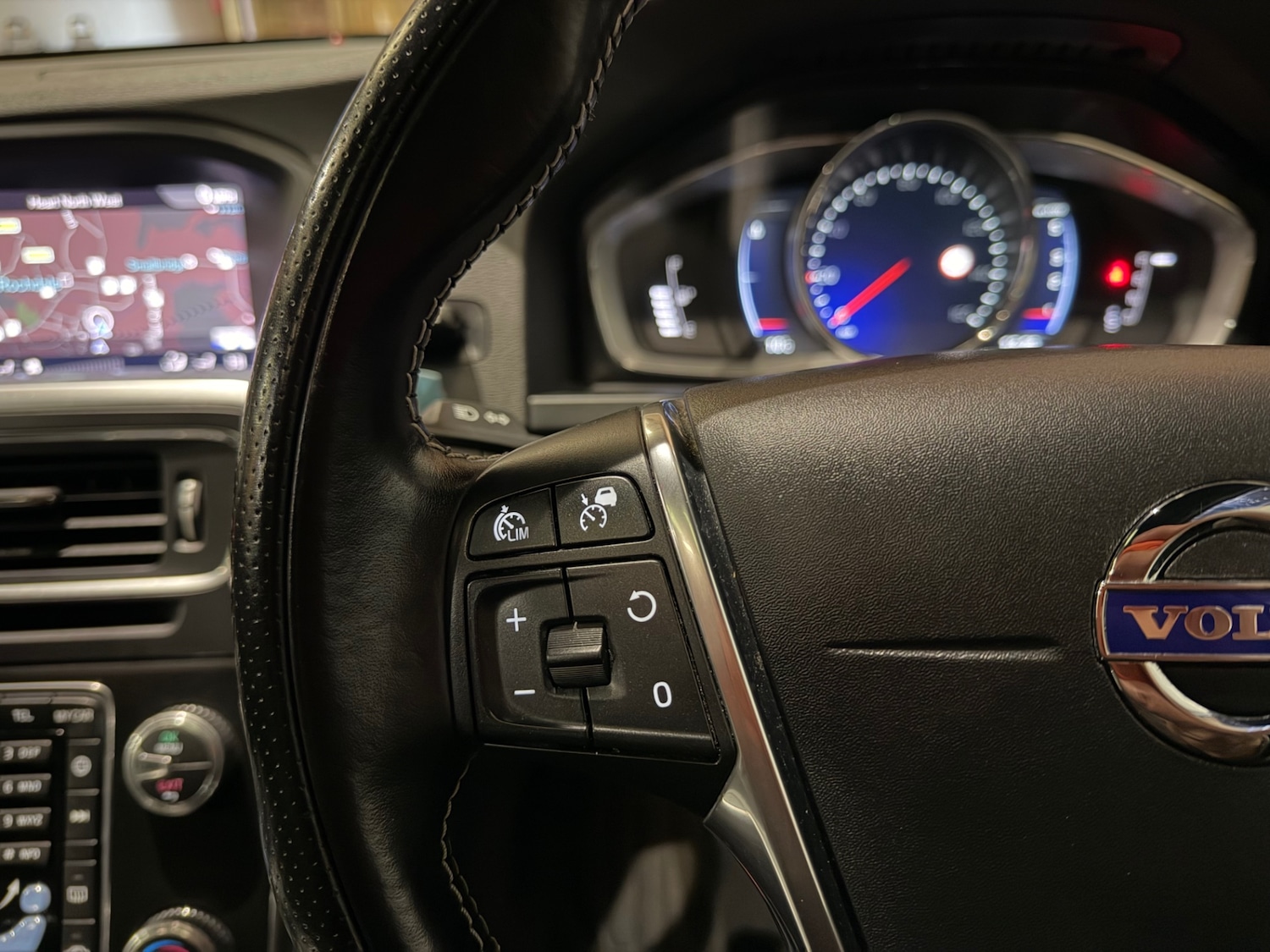 Used Volvo V60 2017 for sale - 77639403: Photo 34