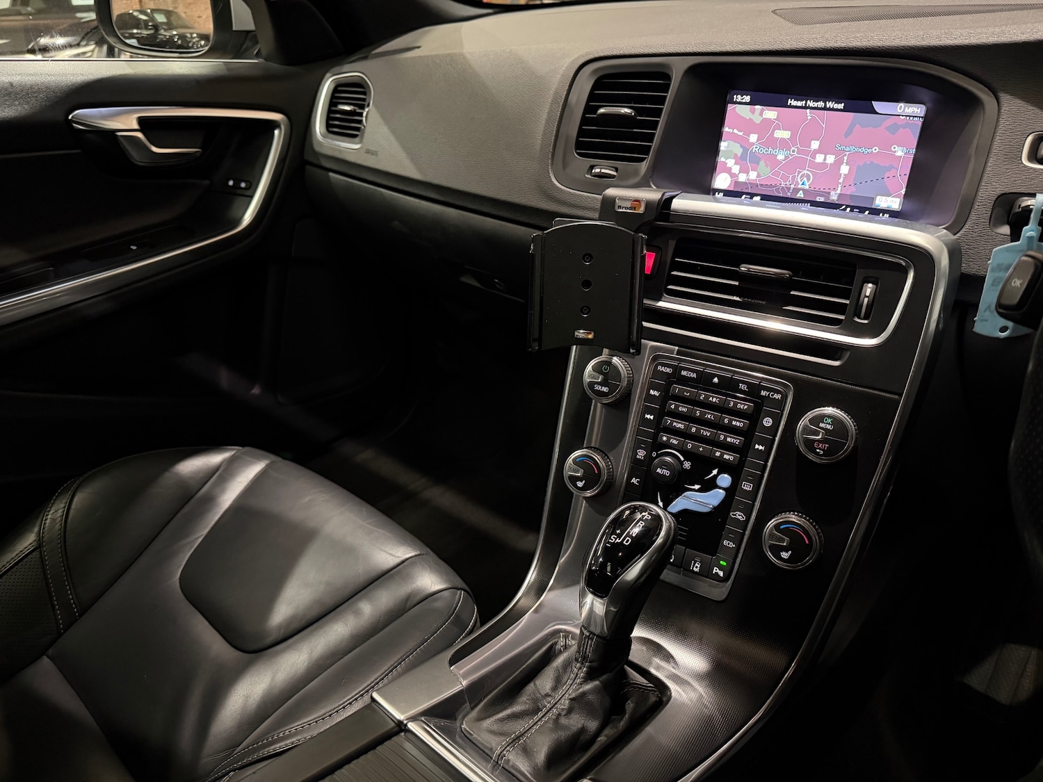 Used Volvo V60 2017 for sale - 77639403: Photo 37