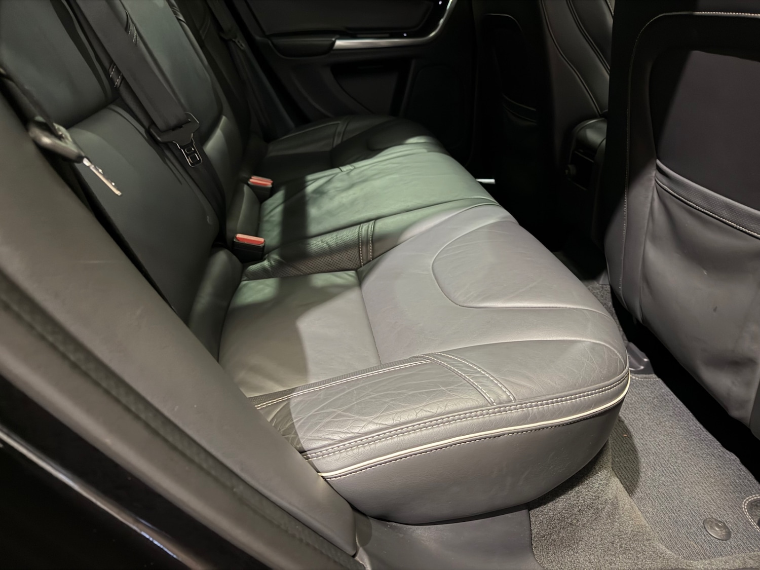 Used Volvo V60 2017 for sale - 77639403: Photo 41