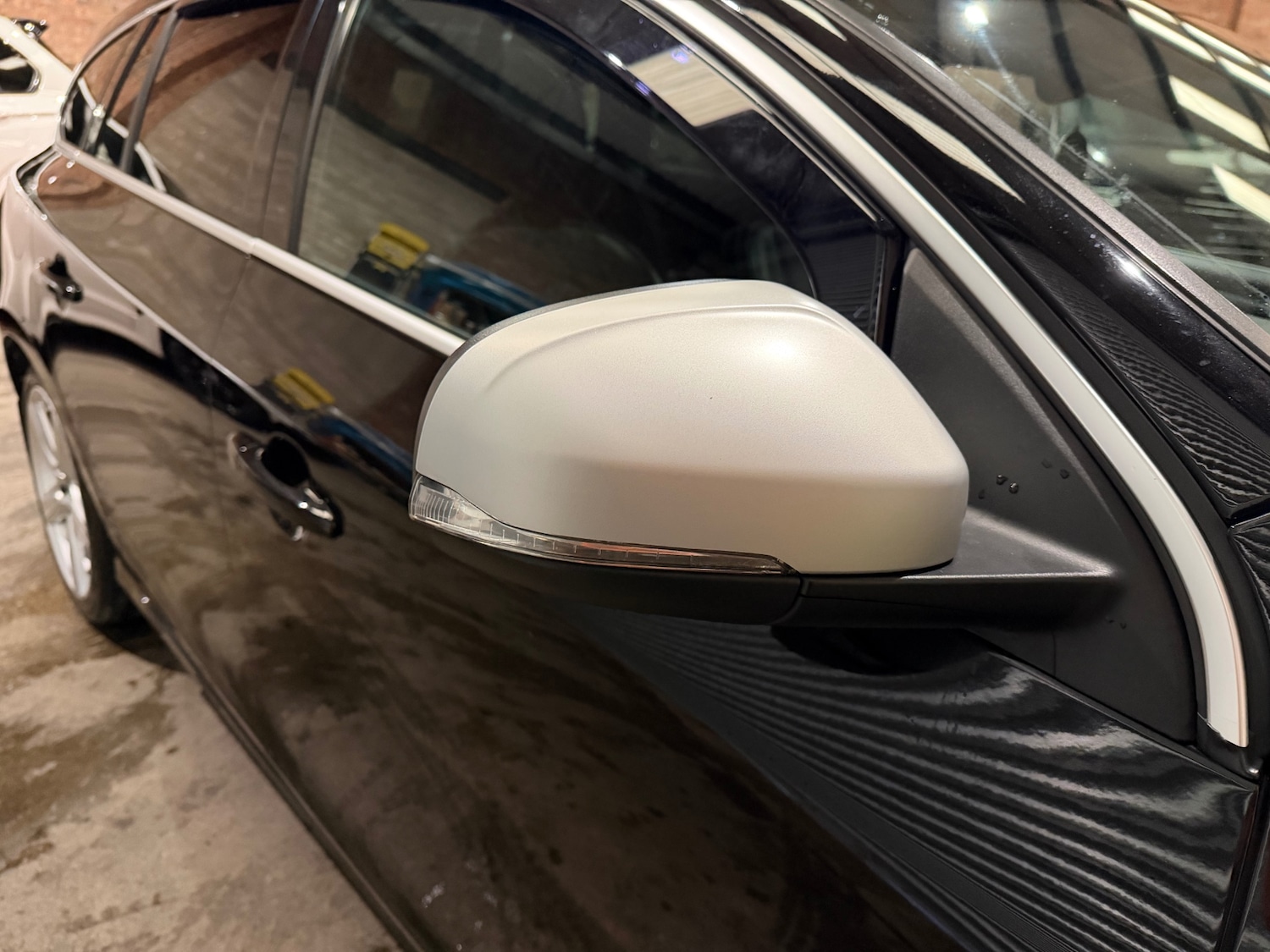 Used Volvo V60 2017 for sale - 77639403: Photo 44