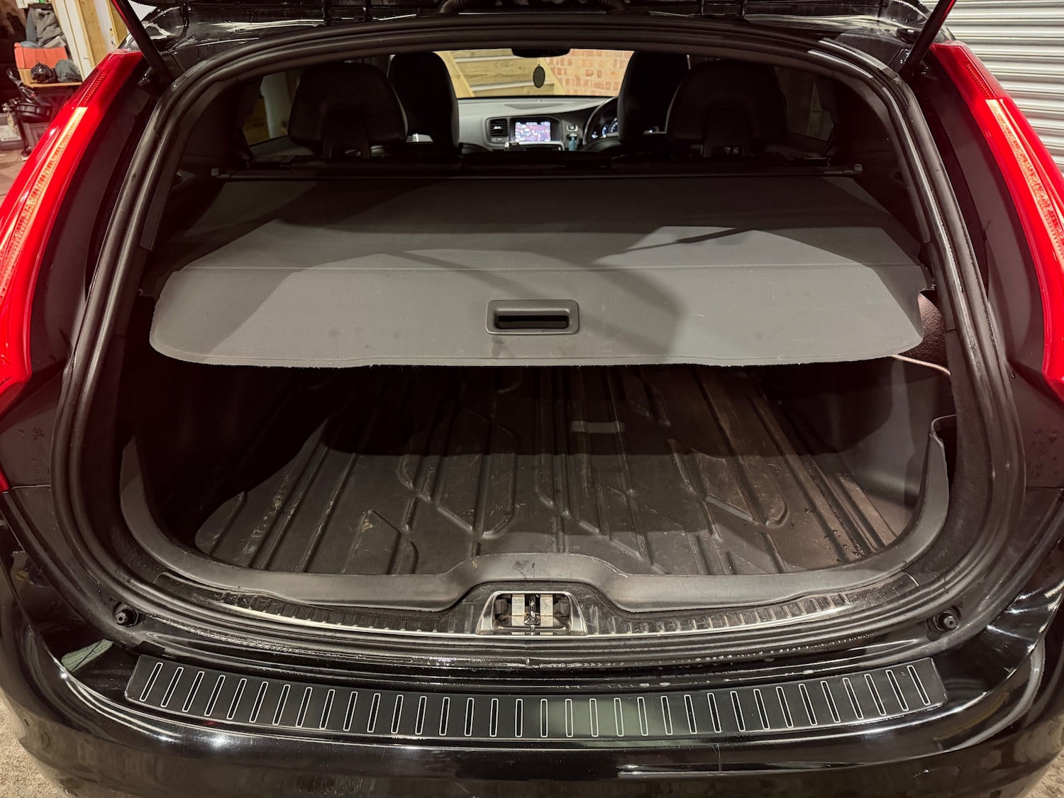 Used Volvo V60 2017 for sale - 77639403: Photo 50