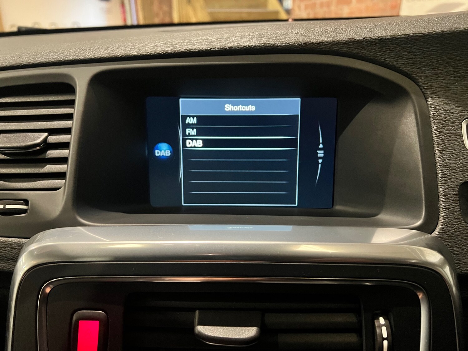 Used Volvo V60 2016 for sale - 76858924: Photo 30