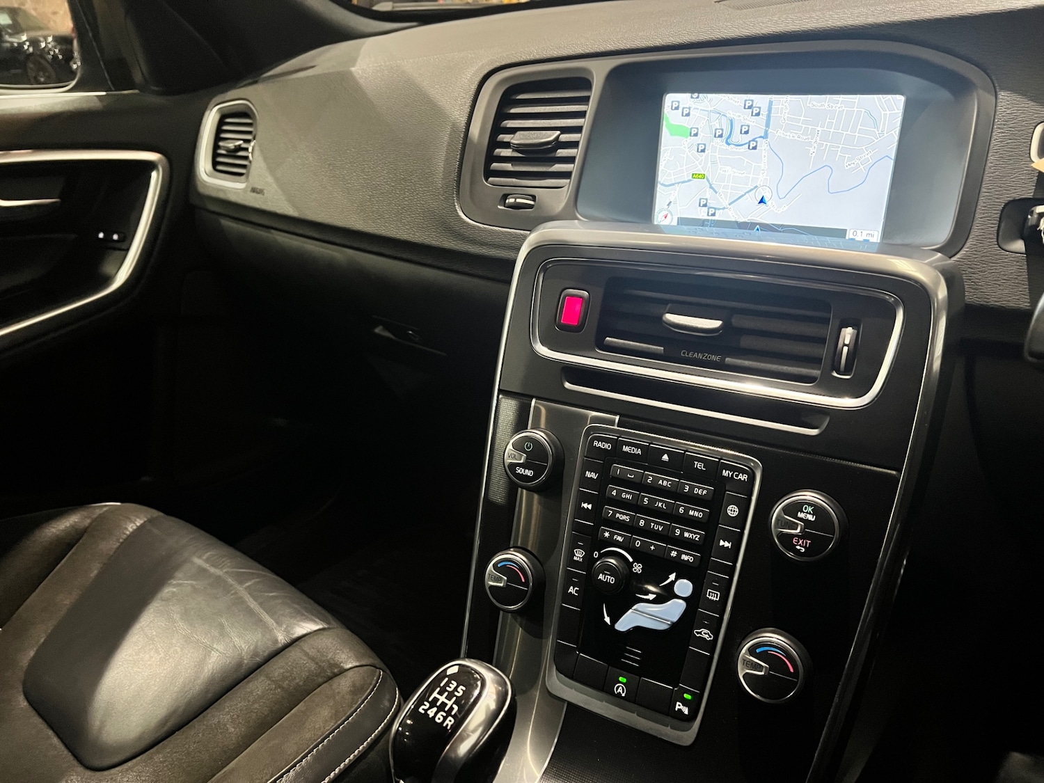 Used Volvo V60 2016 for sale - 76858924: Photo 33