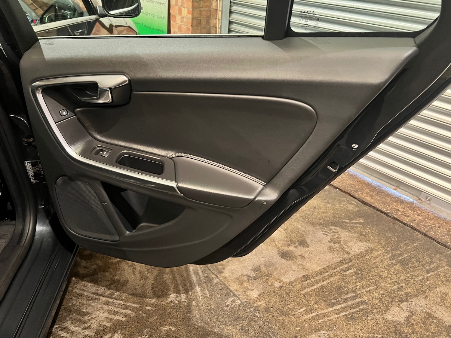 Used Volvo V60 2016 for sale - 76858924: Photo 37