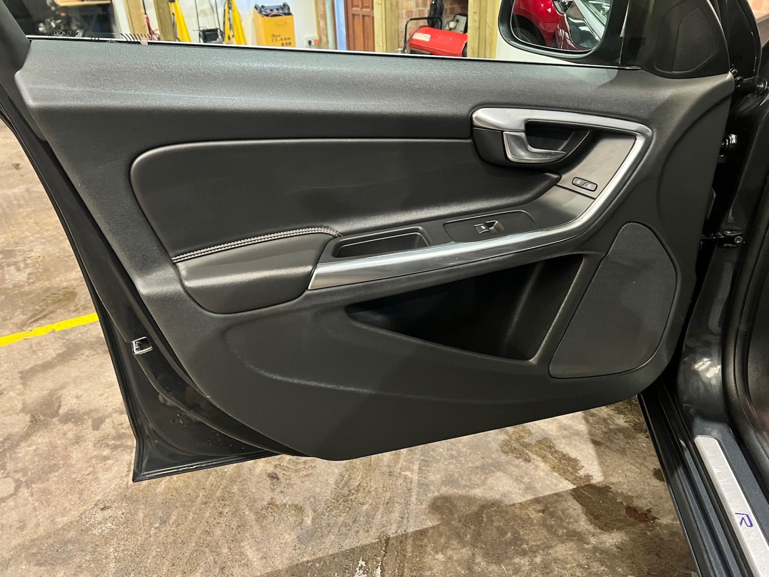 Used Volvo V60 2016 for sale - 76858924: Photo 49