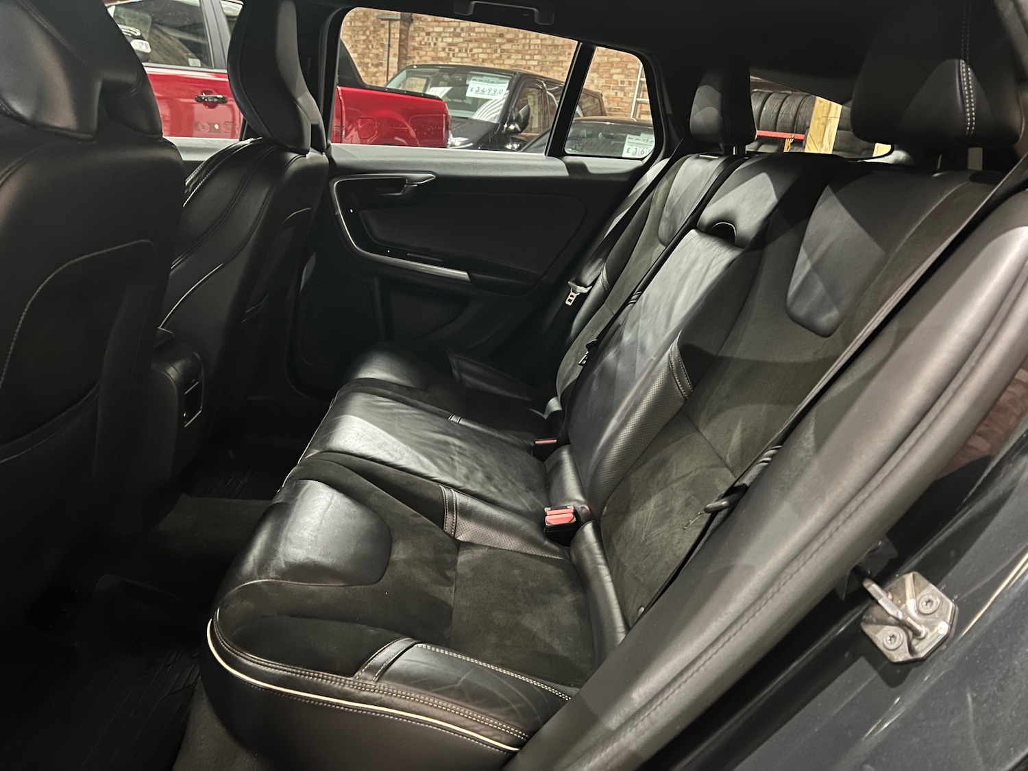 Used Volvo V60 2016 for sale - 76858924: Photo 5