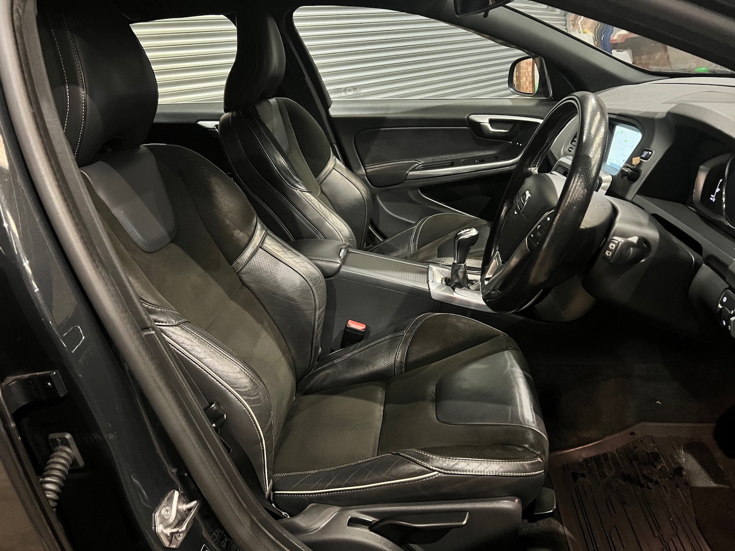 Used Volvo V60 2016 for sale - 76858924: Photo 6