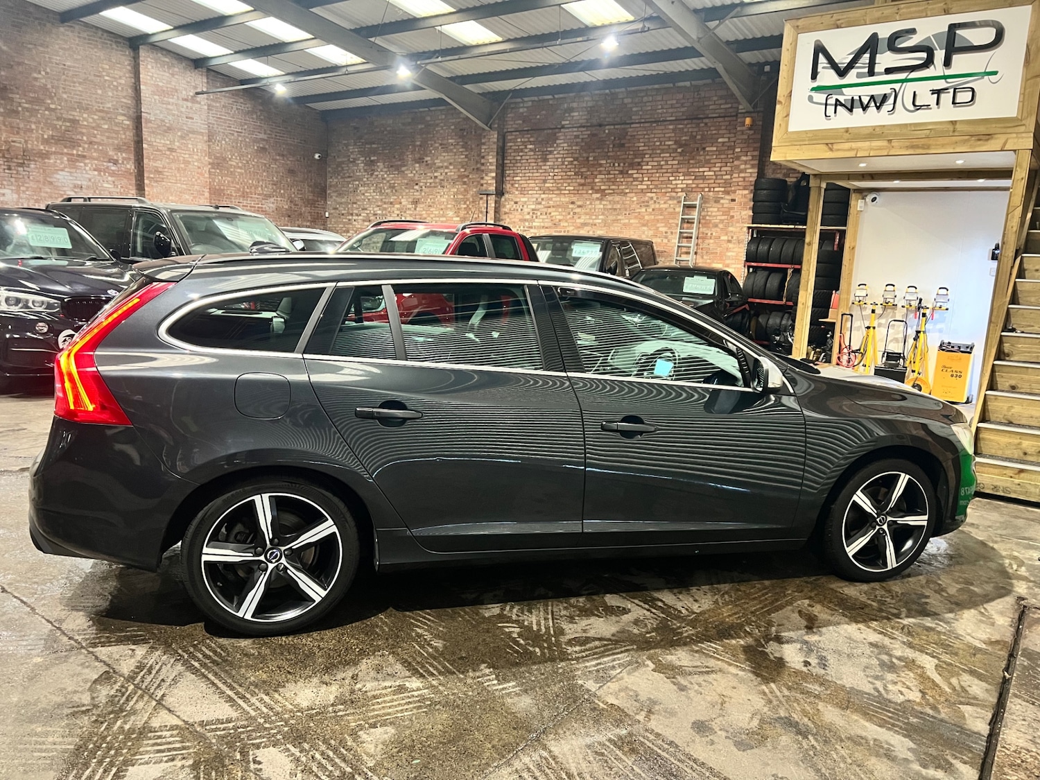 Used Volvo V60 2016 for sale - 76858924: Photo 8