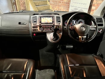Used Volkswagen Caravelle 2015 for sale - 76035938: Photo