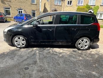 Used Peugeot 5008 2011 for sale - 78546179: Photo