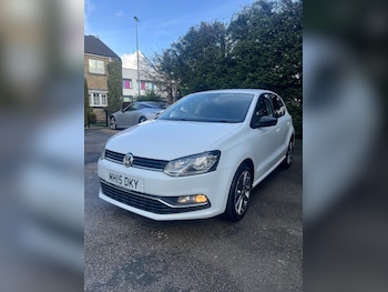 Used Volkswagen Polo 2015 for sale - 76320799: Photo