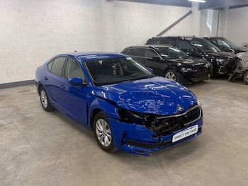 2024 - 74 REG 2.0 TDI SE Technology 5dr Hatchback Blue salvage damaged