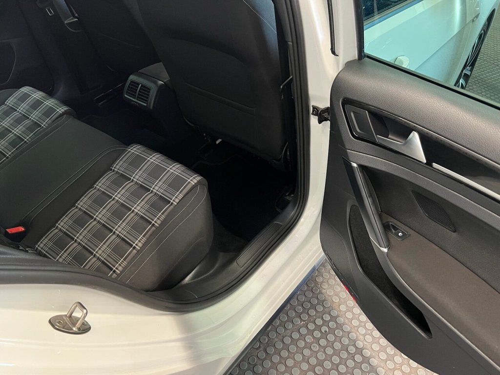 Used Volkswagen Golf 2016 for sale - 76590910: Photo 15