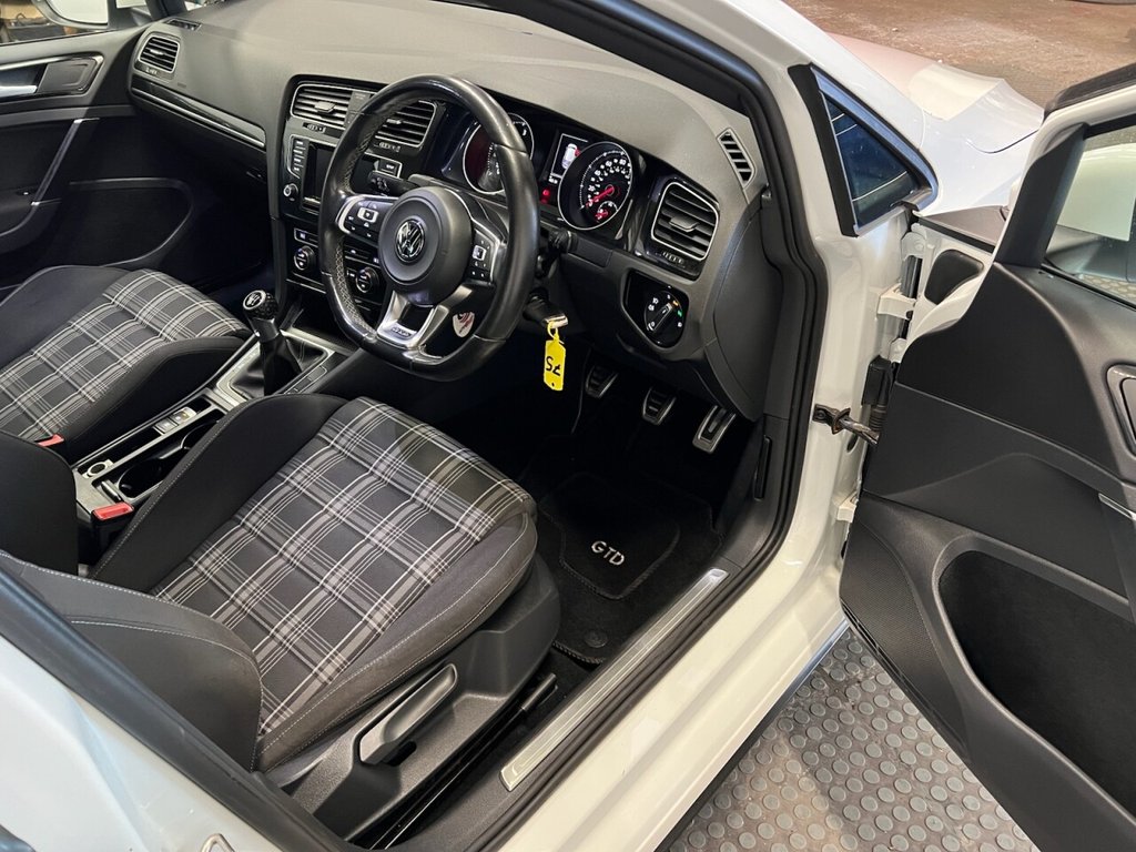 Used Volkswagen Golf 2016 for sale - 76590910: Photo 19