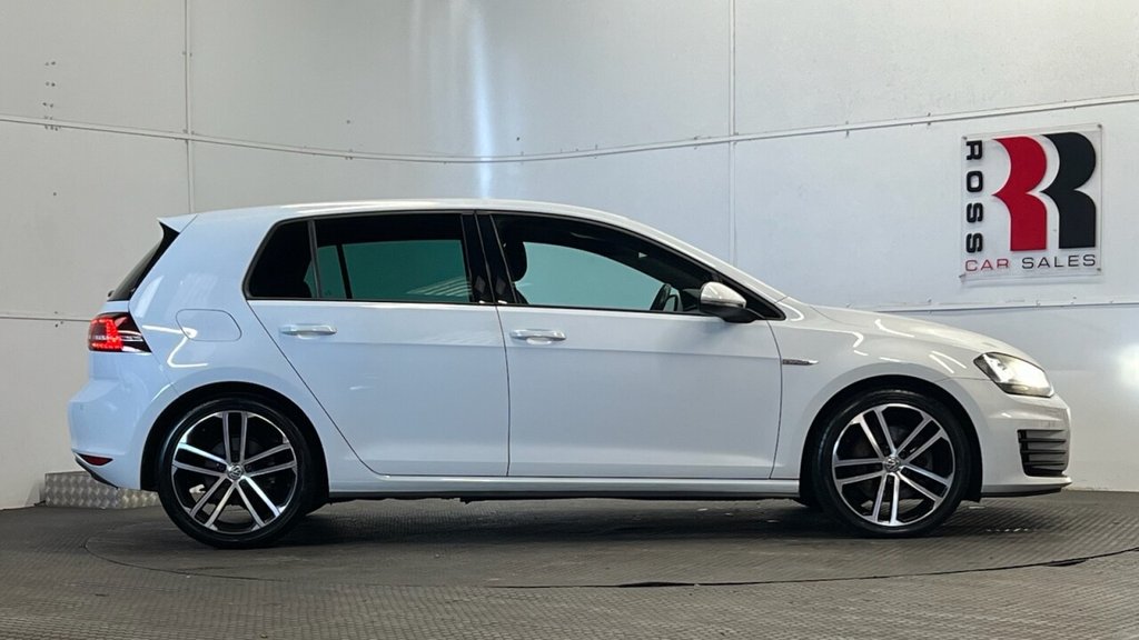 Used Volkswagen Golf 2016 for sale - 76590910: Photo 2