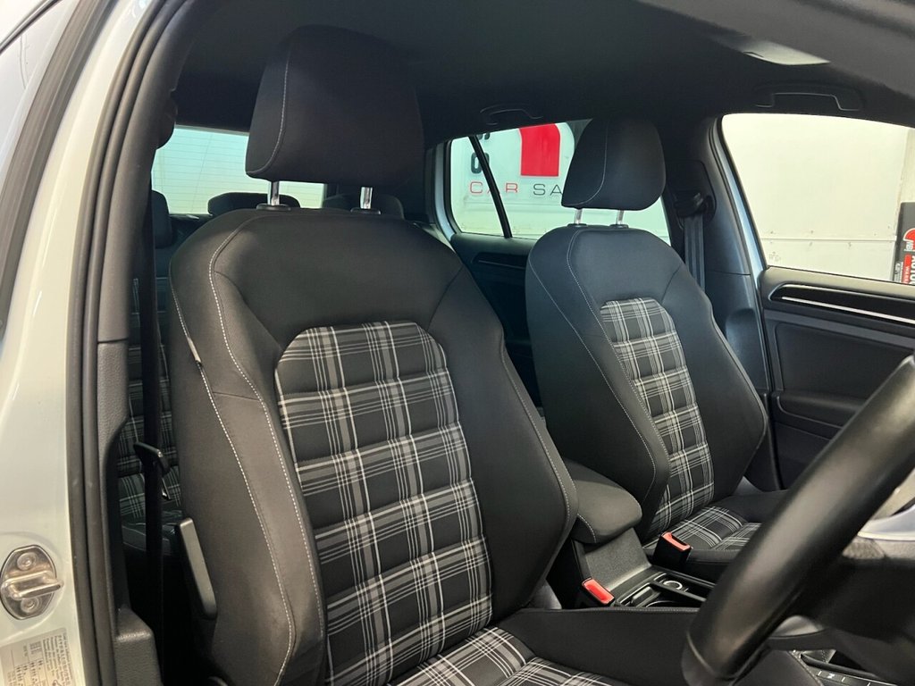 Used Volkswagen Golf 2016 for sale - 76590910: Photo 22