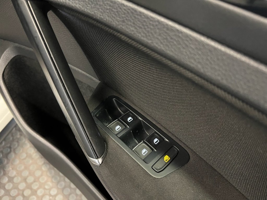 Used Volkswagen Golf 2016 for sale - 76590910: Photo 24