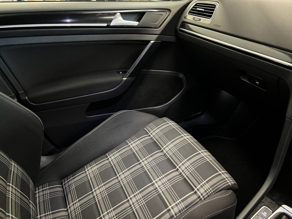 Used Volkswagen Golf 2016 for sale - 76590910: Photo 36