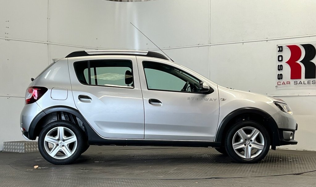 Used Dacia Sandero Stepway 2016 for sale - 76385880: Photo 2