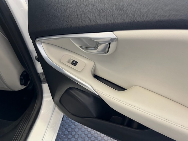 Used Volvo V40 2018 for sale - 74733981: Photo 18