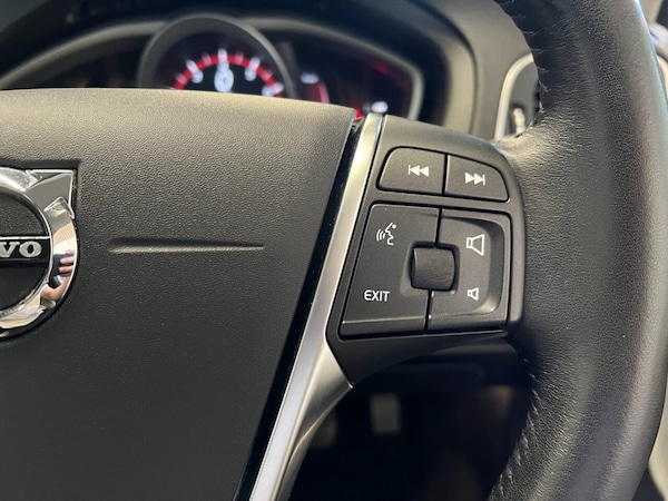 Used Volvo V40 2018 for sale - 74733981: Photo 32