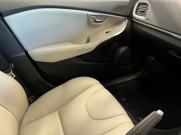 Used Volvo V40 2018 for sale - 74733981: Photo 34
