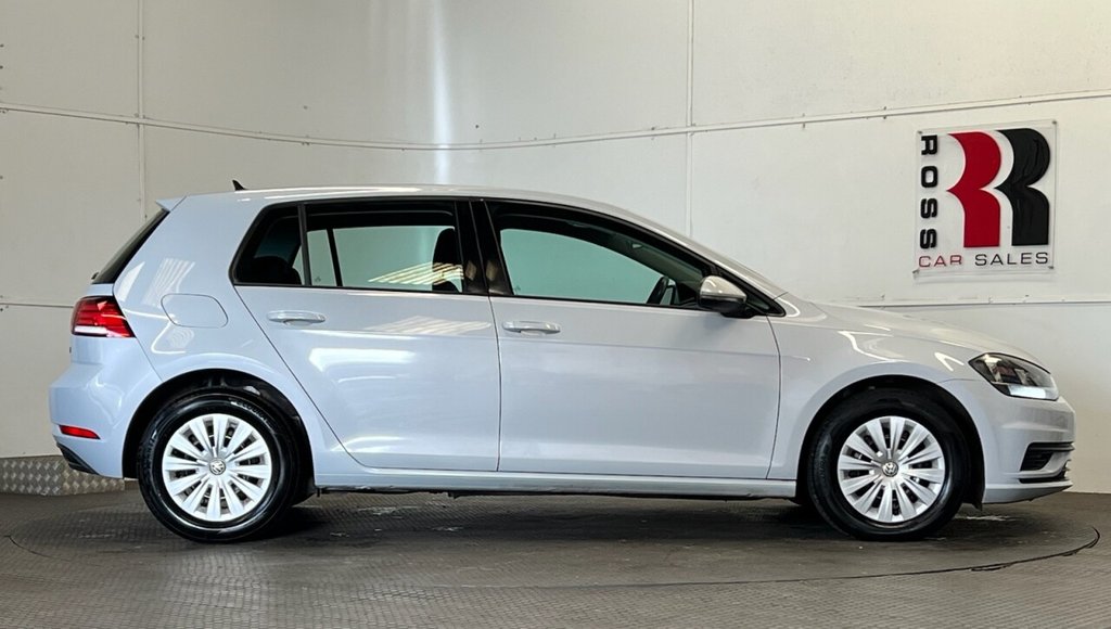 Used Volkswagen Golf 2017 for sale - 76386611: Photo 2