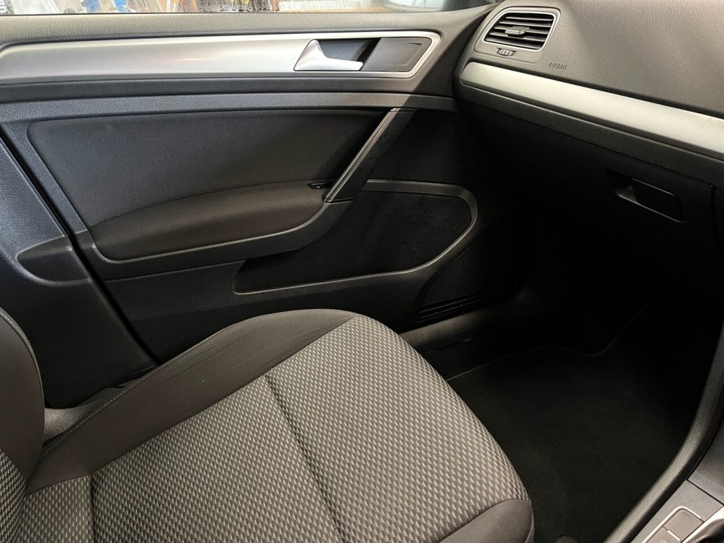 Used Volkswagen Golf 2017 for sale - 76386611: Photo 34