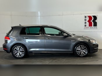 Used Volkswagen Golf 2018 for sale - 78487499: Photo