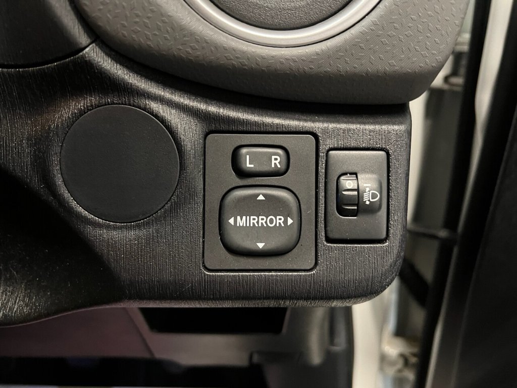 Used Toyota Yaris 2013 for sale - 76406401: Photo 32