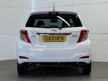 Used Toyota Yaris 2013 for sale - 76406401: Photo