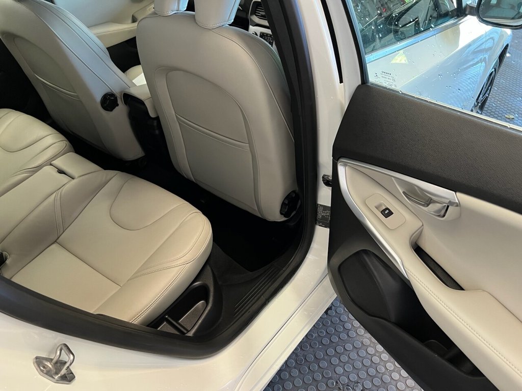 Used Volvo V40 2018 for sale - 77383512: Photo 15