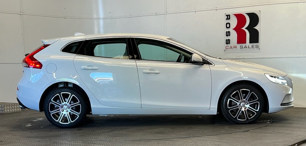 Used Volvo V40 2018 for sale - 77383512: Photo 2