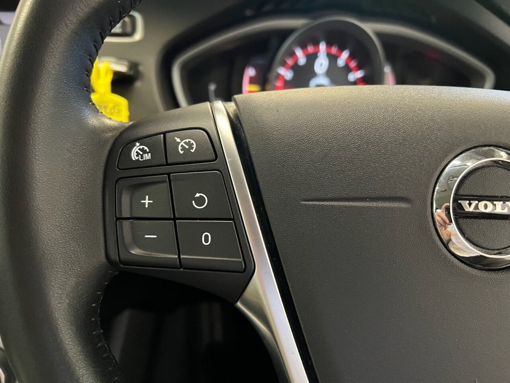 Used Volvo V40 2018 for sale - 77383512: Photo 31