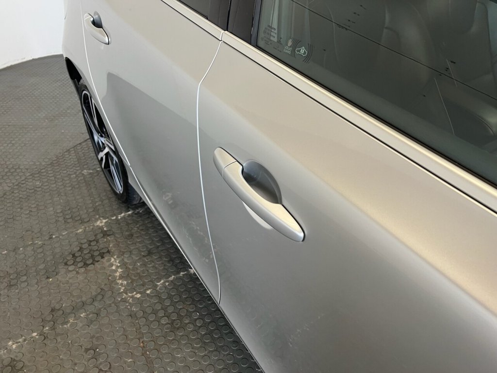 Used Volvo V40 2016 for sale - 77835413: Photo 11