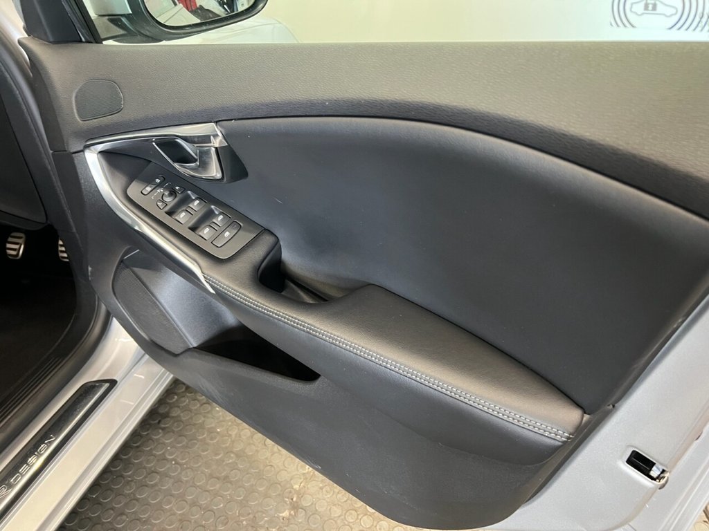 Used Volvo V40 2016 for sale - 77835413: Photo 17