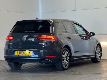 Used Volkswagen Golf 2018 for sale - 79438320: Photo