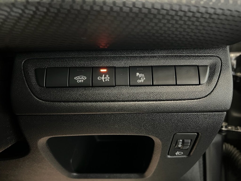 Used Peugeot 2008 2018 for sale - 77187980: Photo 33