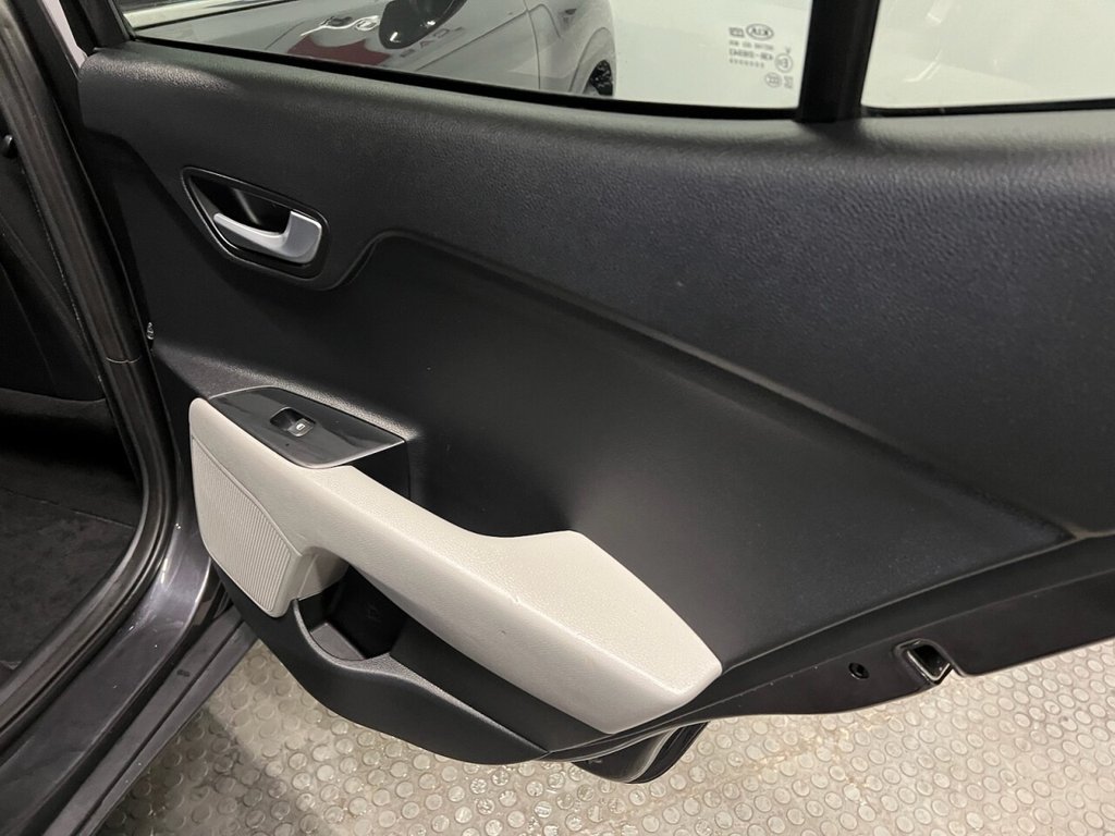 Used Kia Stonic 2018 for sale - 77820892: Photo 15